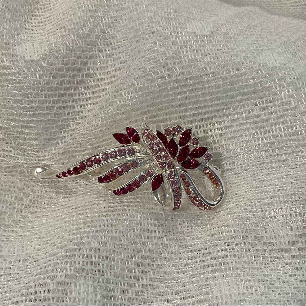 VINTAGE RUBY RHINESTONE BROOCH PIN